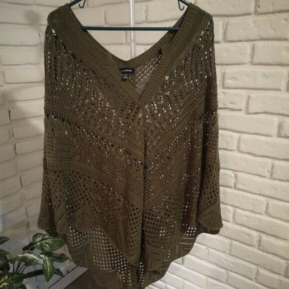 Le Chateau Ladies One Size Fits Most Knit Poncho - Picture 1 of 5
